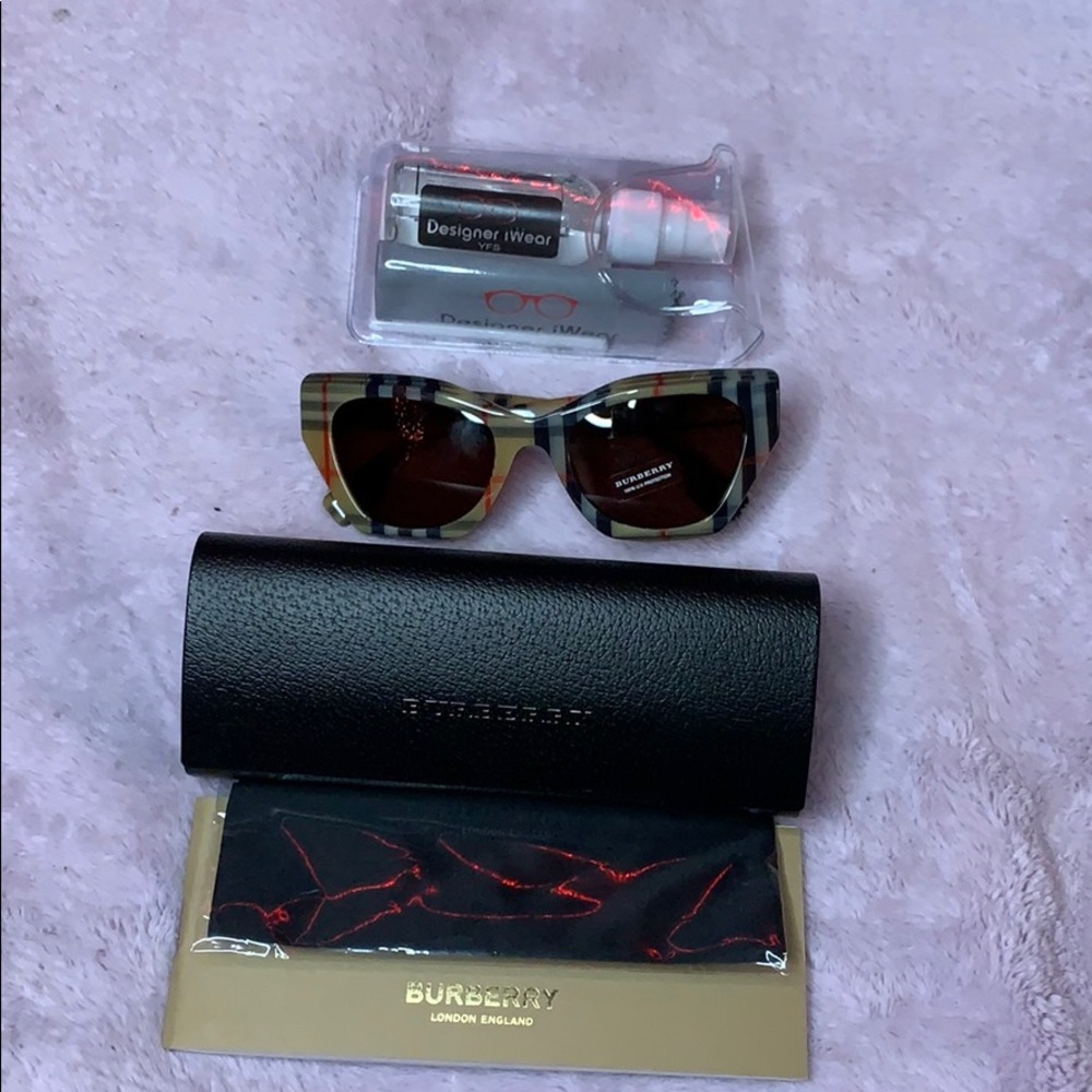 burberry sun glasses - Picture 3 of 4
